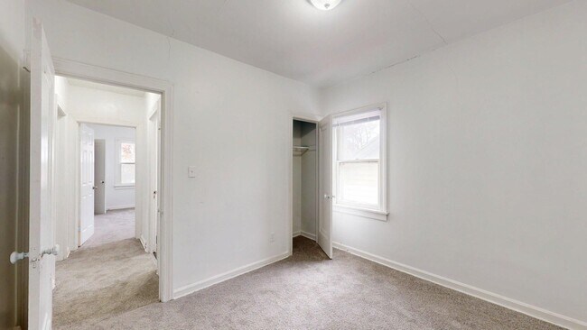 Building Photo - 3863 E 154th St