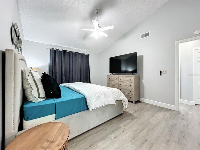 Building Photo - 2731 N Poinciana Blvd