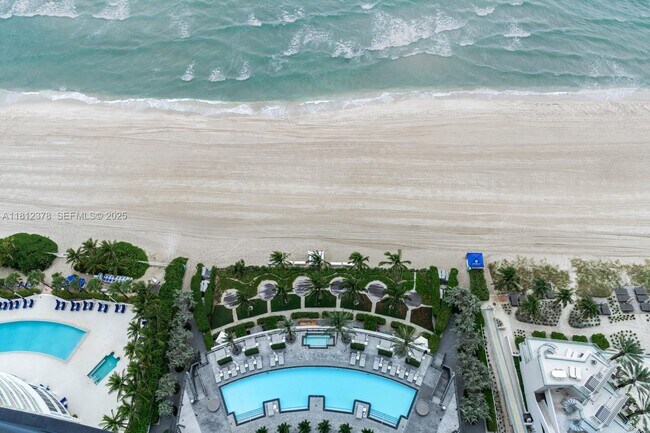 Building Photo - 18555 Collins Ave