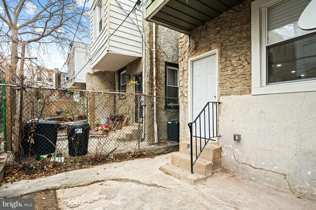 Building Photo - 5540 Harmer St