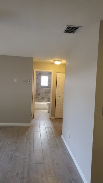 Building Photo - 15149 Westminister Ave