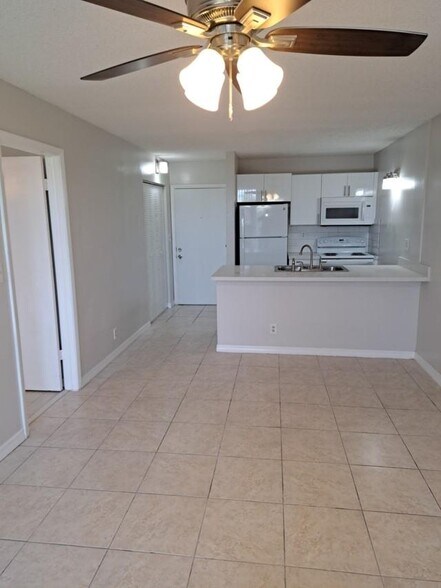Primary Photo - 2771 Riverside Dr