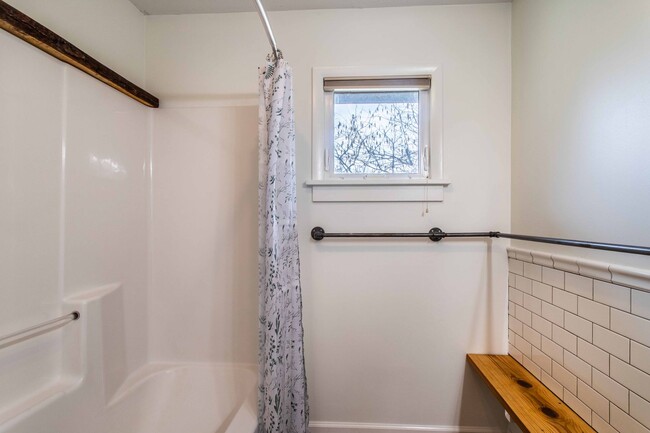 Building Photo - Close to Hike/Bike Path