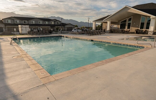 Building Photo - Brand New Luxury Tremonton Town-Home for For Rent