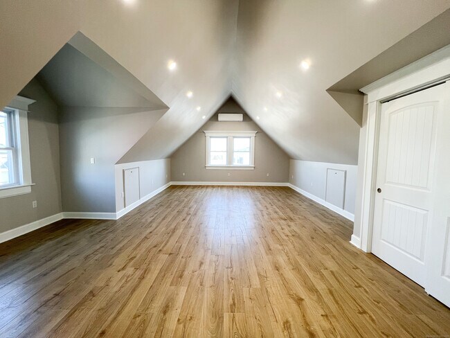 Primary Photo - 100 Stowe Ave