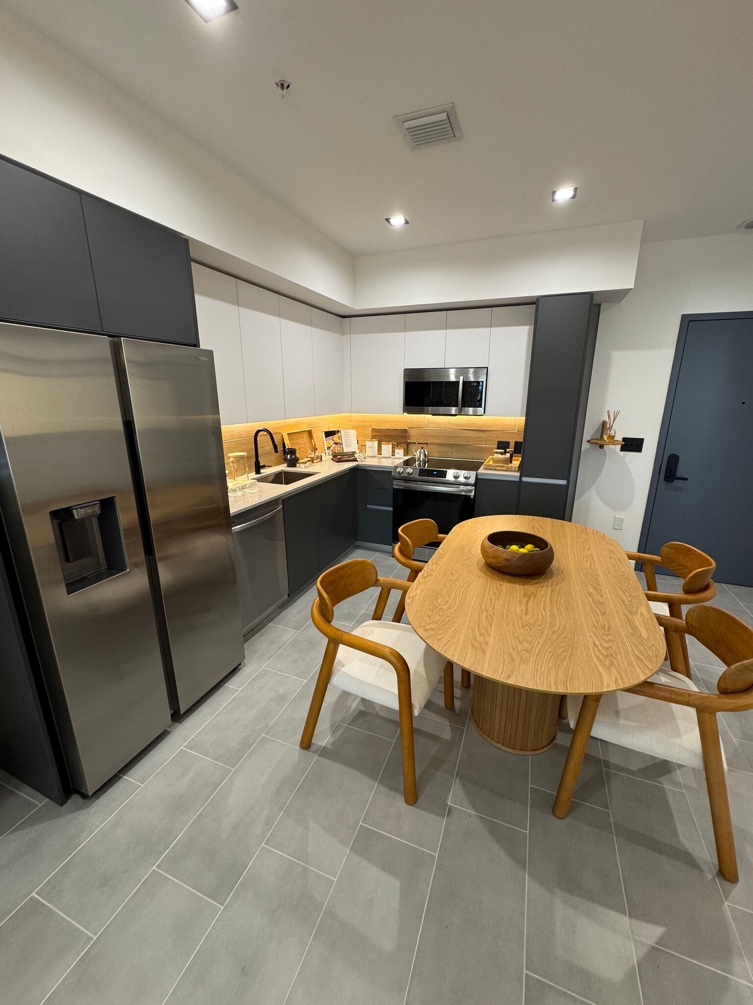 Building Photo - 122 NE 23rd St