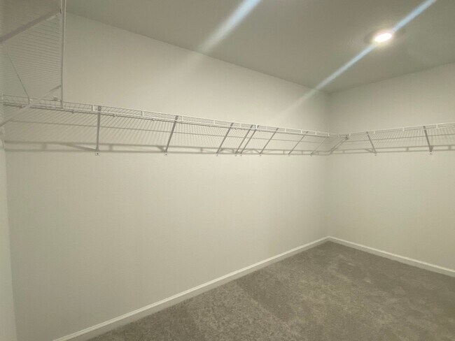 Building Photo - 4 Bed 2 Full Bath Single Family Home Available in SE Palm Bay FL!