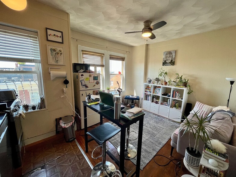 Building Photo - 106 Myrtle St