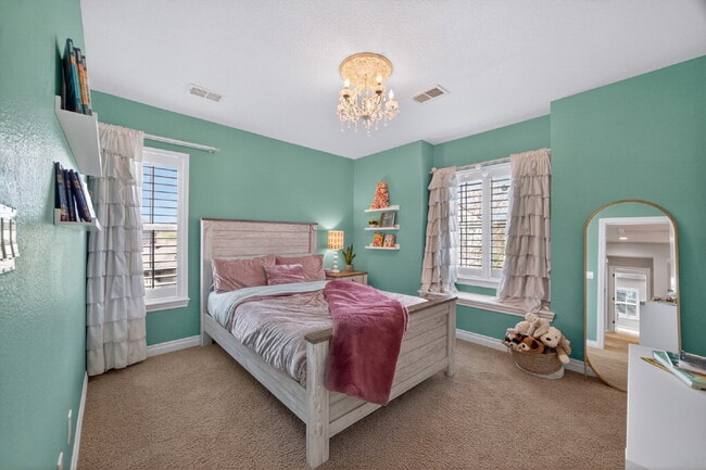 Building Photo - "Spacious 5-Bedroom Retreat on South Quantock Way - Perfectly Designed for Comfort and Style!"  A...