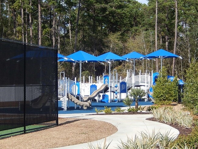 Building Photo - 2886 Fontana St