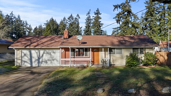 Primary Photo - Charming 3-Bed Lakewood Home | Fully Updat...