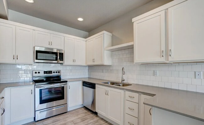 Building Photo - Modern 2 bed, 2.5 bath Townhome in Wellington, CO- Available July 10th!