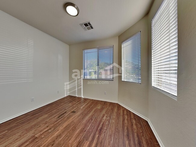 Building Photo - 8027 W Clara Ln