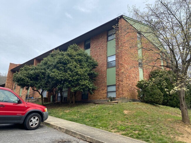 Building Photo - North AVL - Totally renovated 2 bedroom, 1...
