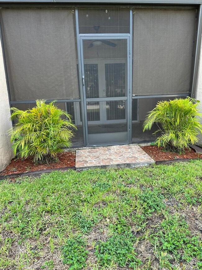 Building Photo - 13707 Kendale Lakes Cir