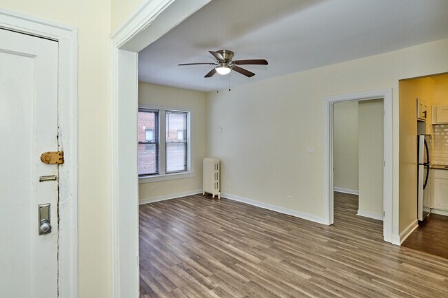 Building Photo - 1355 W Touhy Ave