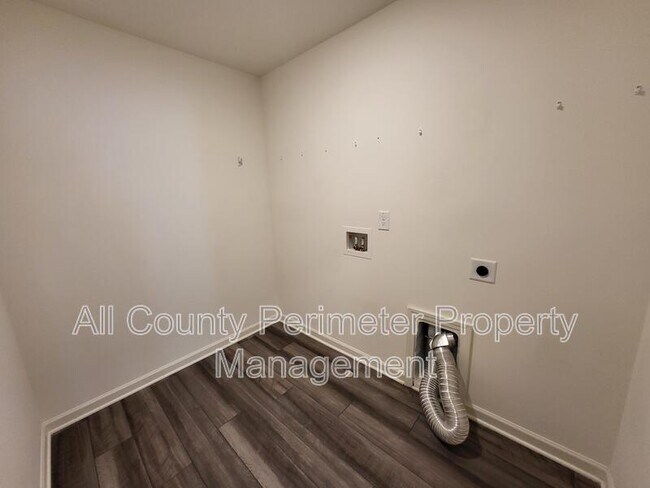 Building Photo - 212 Cottontail Ln