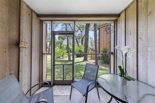 Building Photo - 260 Crown Oaks Way