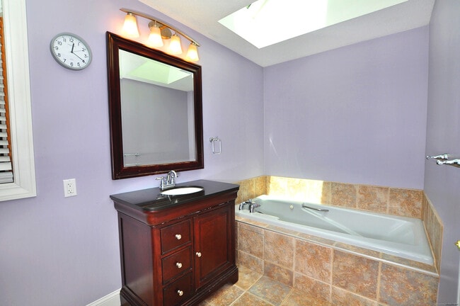 Building Photo - 64 Oak Ridge Dr