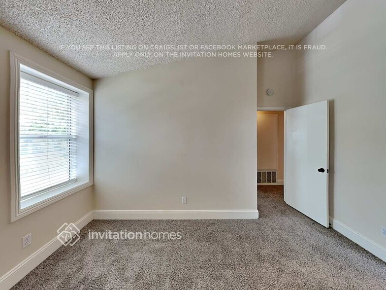 Building Photo - 20159 Gilbert Dr