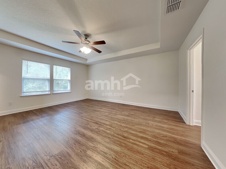 Building Photo - 3120 Creek Village Ln