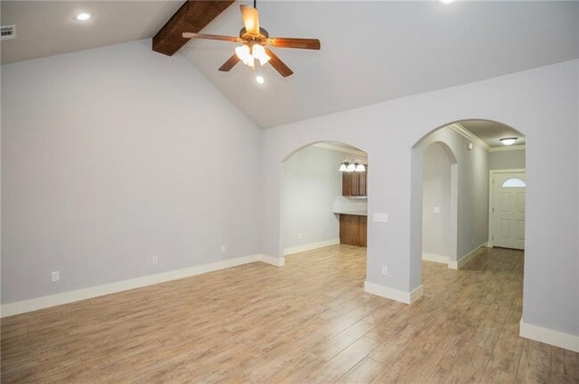Building Photo - 212 Alder St