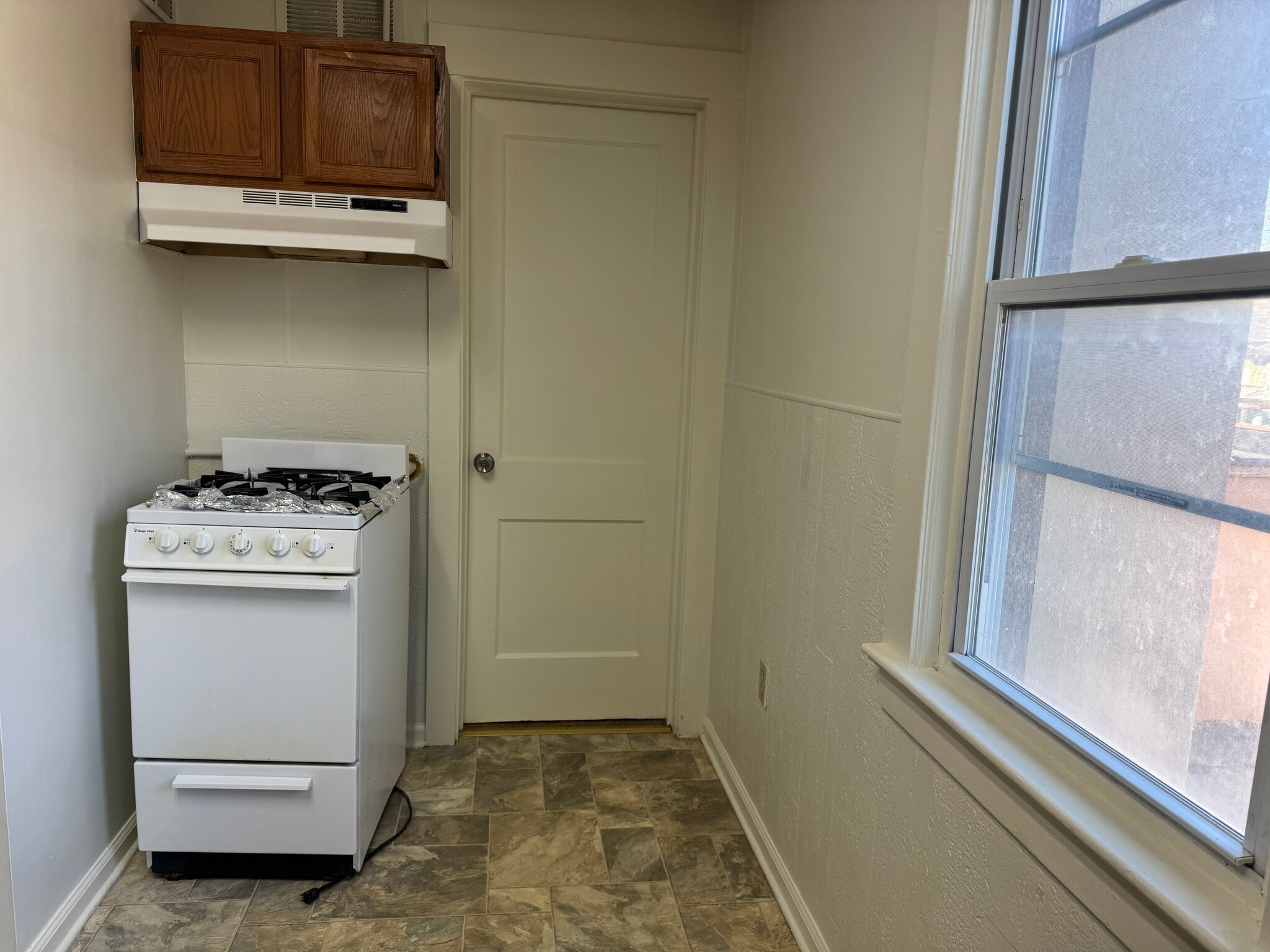 Building Photo - 1460 Dewey Ave