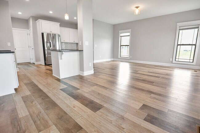 Building Photo - Pet Friendly Three Bedroom with Bonus!