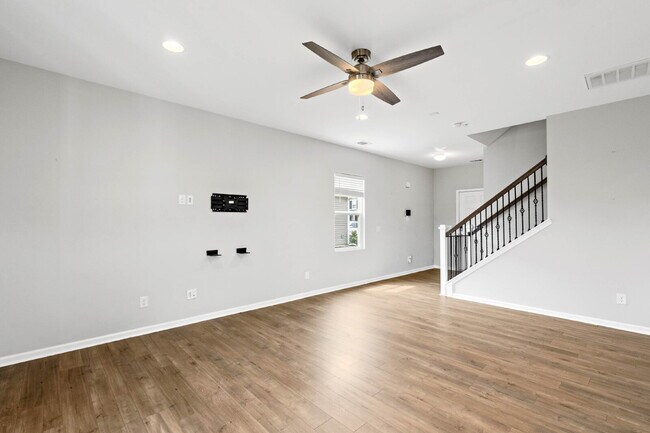 Building Photo - 23 Toxaway Ln