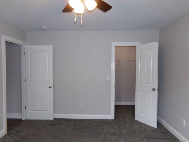 Building Photo - Beautiful Home in Indian Hills