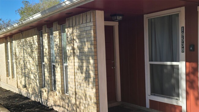 Primary Photo - 19538 Hollowlog Dr