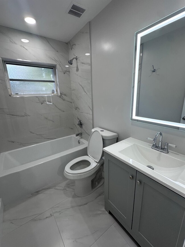 Building Photo - 40 NE 48th St