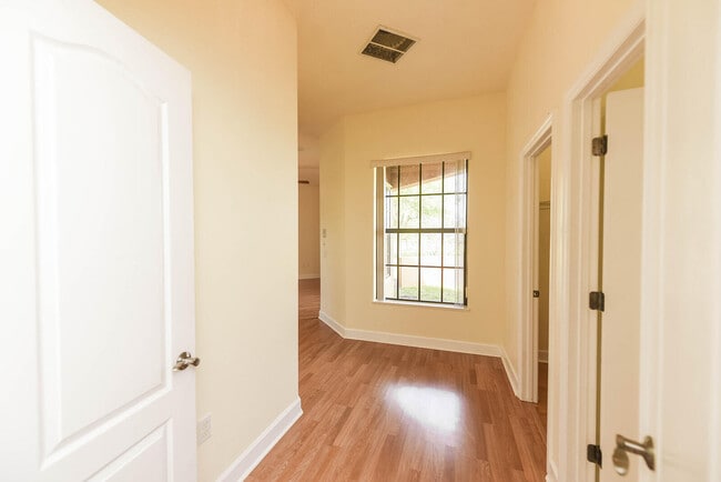 Building Photo - 4068 Gardenwood Cir