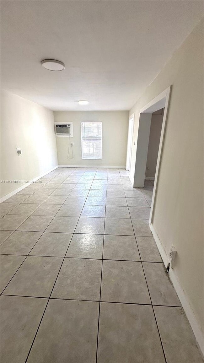 Building Photo - 2250 NE 136th St