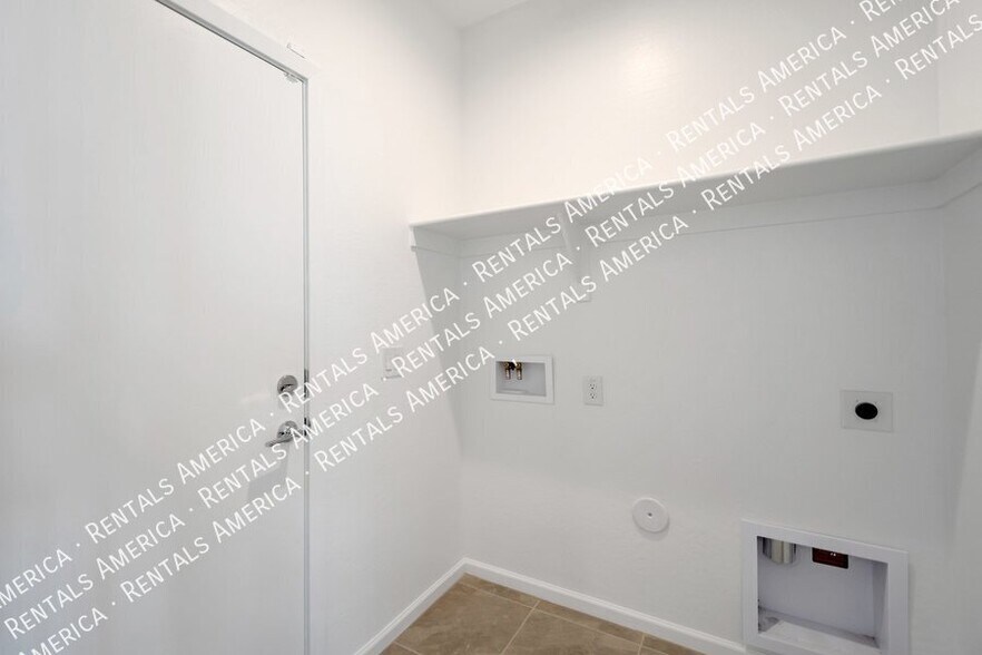 Building Photo - 3489 E Ridley Rd