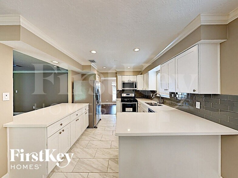 Building Photo - 672 Ravensworth Dr