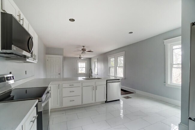 Building Photo - Three Bedroom Home in Covington!