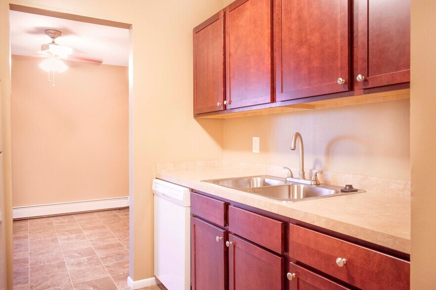 Cedar Creek Apartments 133135 Crosstown Blvd Chaska MN 55318