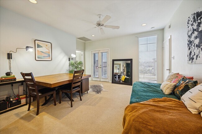 Building Photo - 2207 Austin St