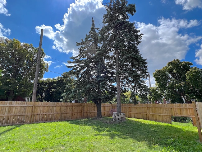 Building Photo - 5006 Seminole St