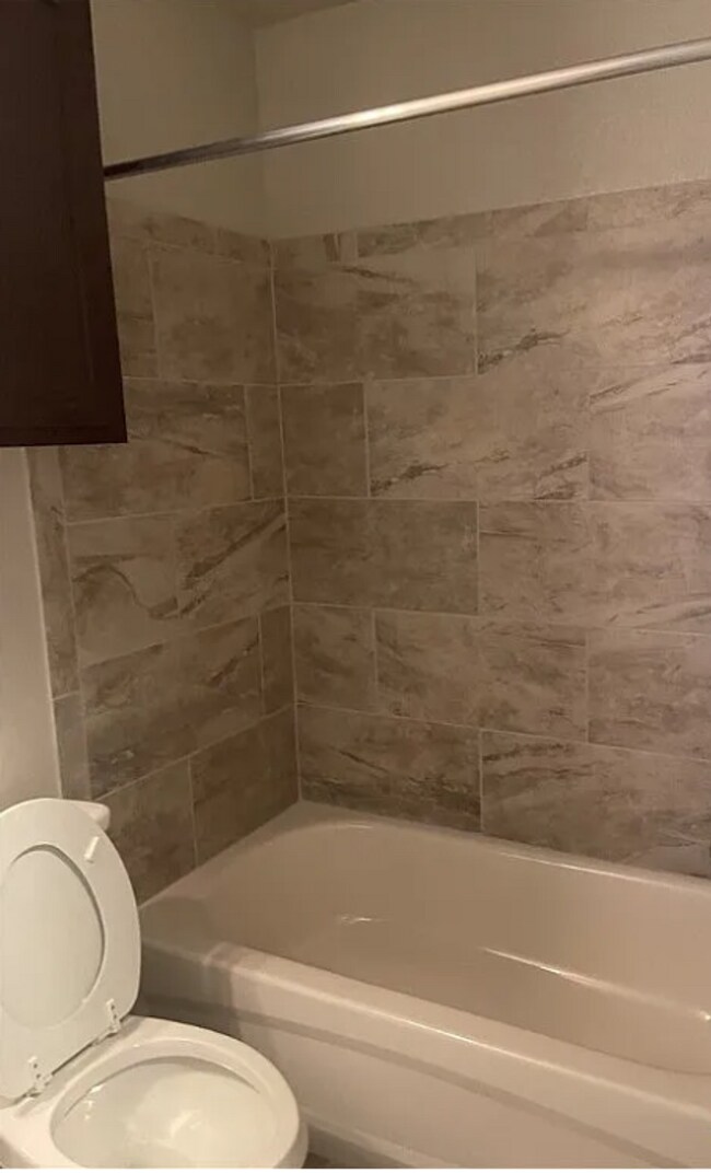 Building Photo - 613 Lost Trl