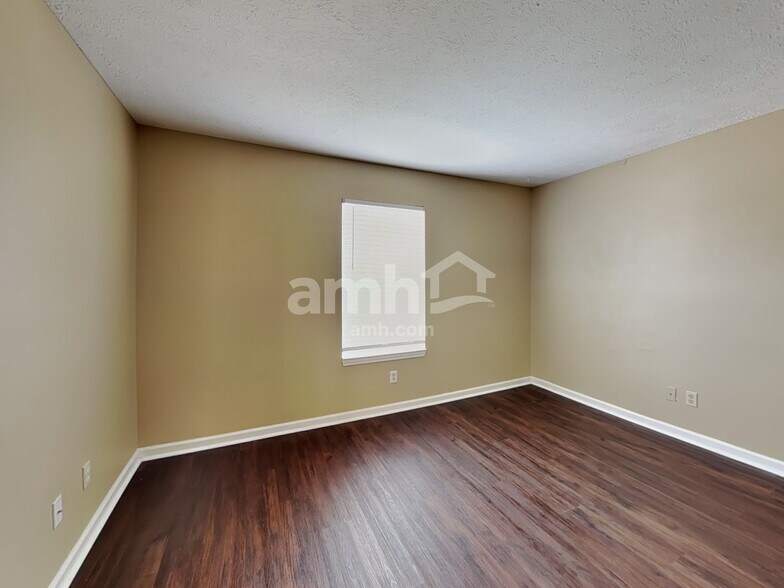 Building Photo - 2493 Monarchy Ln