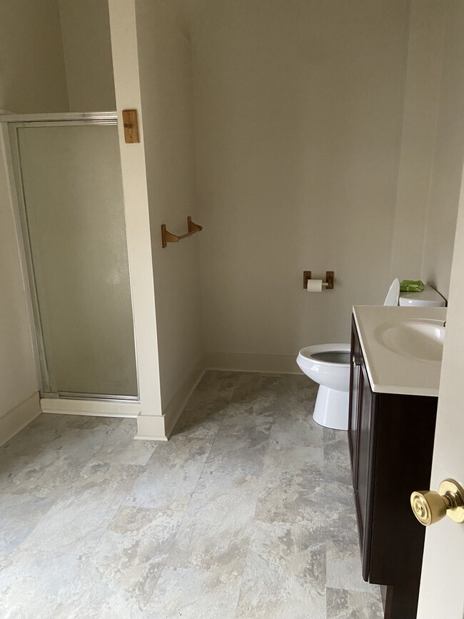 Building Photo - 362 W Main St