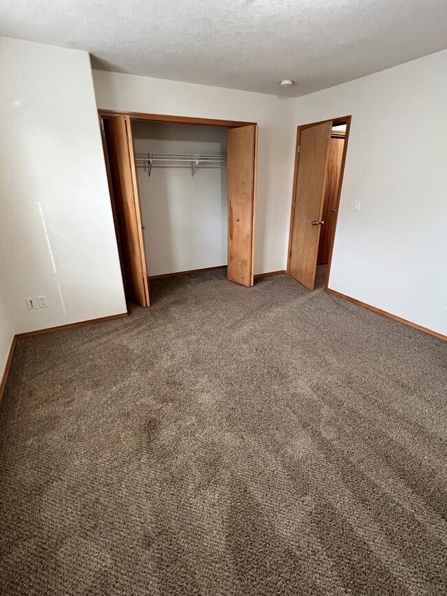 Building Photo - Beautiful Home with LVP Flooring, W/D, Garage, Back Yard, and MORE!