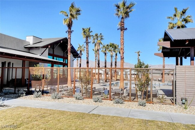 Building Photo - 2110 Millergrove Ave