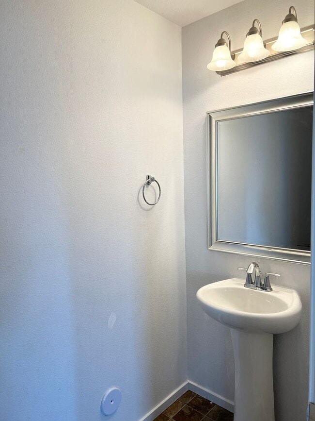 Building Photo - New on the market!