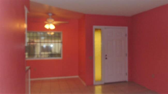 Building Photo - 121 W Calle Del Ano