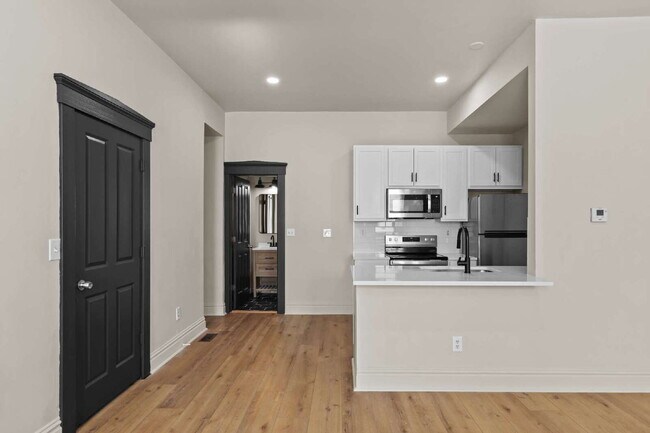 Building Photo - Live in Style – 1BR Townhouse in McKinley ...