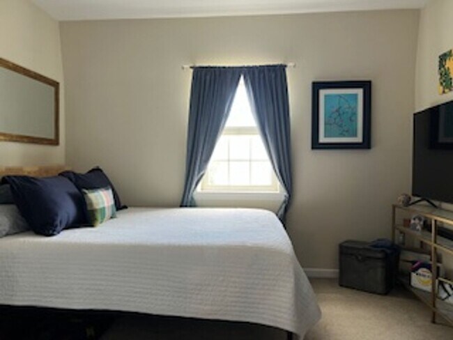 Building Photo - 301 Seattle St