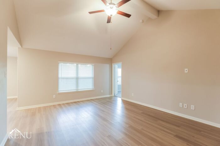 Building Photo - 10405 Sweetwater Creek Dr